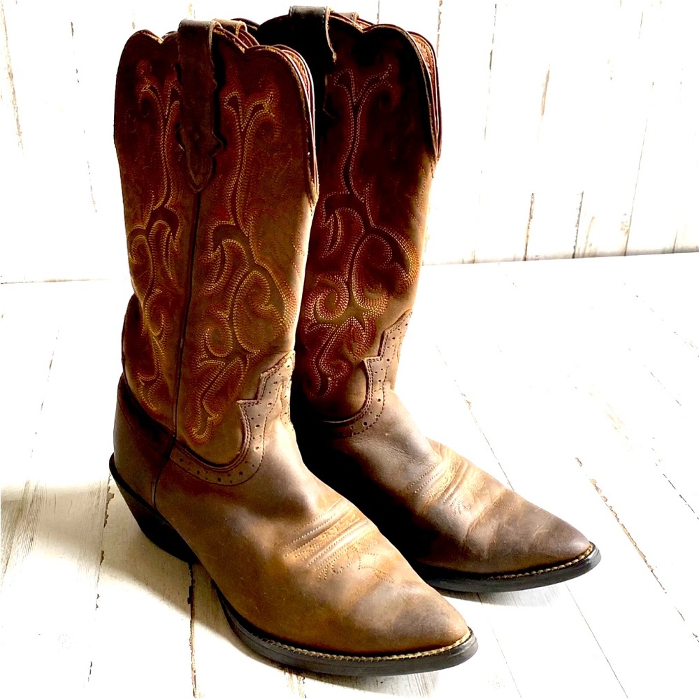 Womens Justin Boots
Size 7.5B